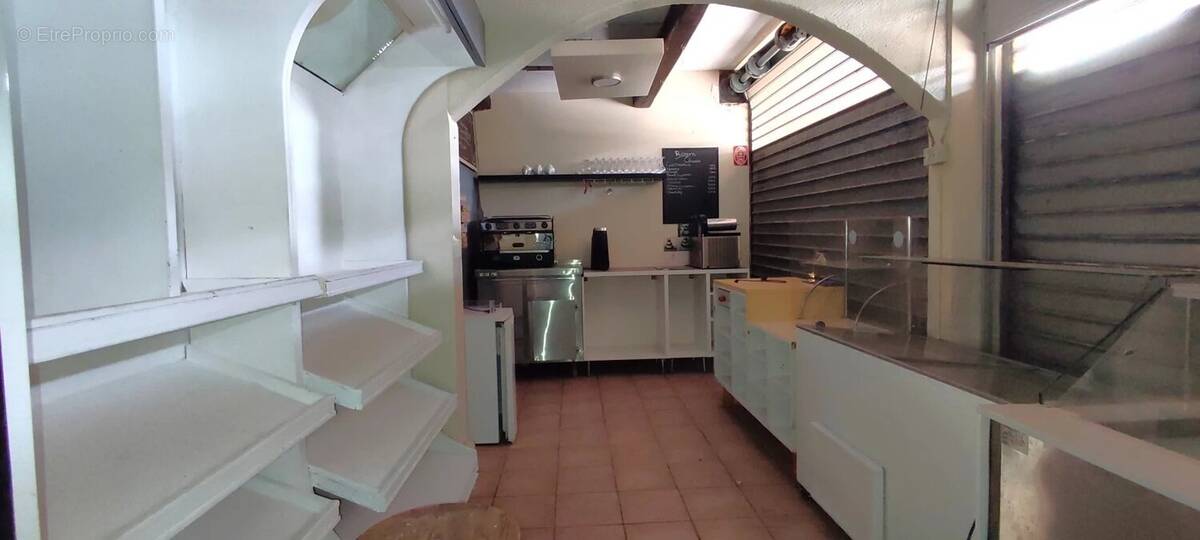 Commerce à LA LONDE-LES-MAURES