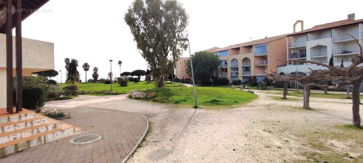 Commerce à LA LONDE-LES-MAURES