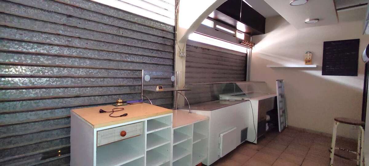 Commerce à LA LONDE-LES-MAURES