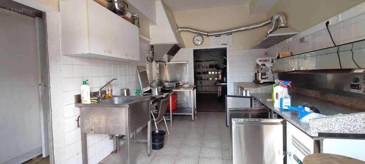 Commerce à LA LONDE-LES-MAURES