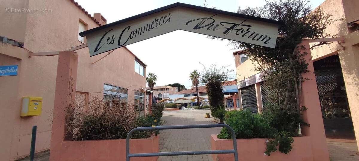 Commerce à LA LONDE-LES-MAURES