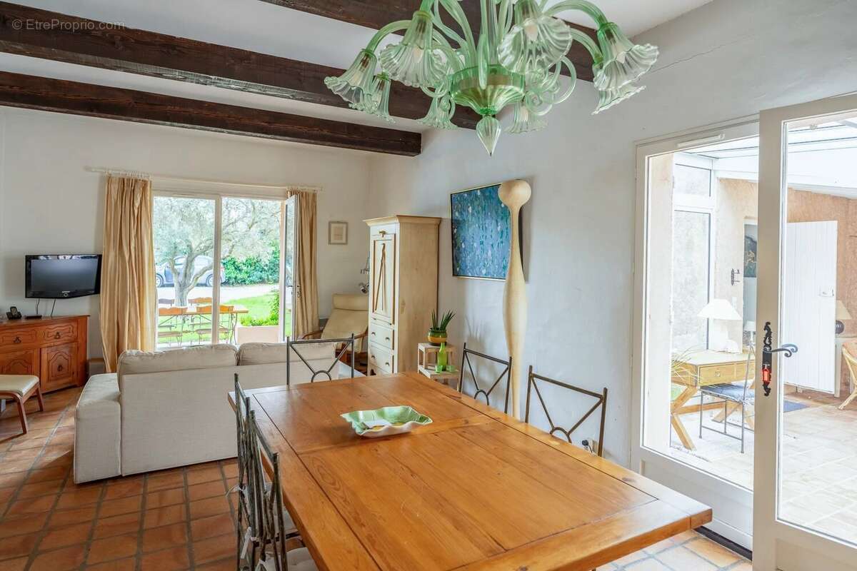 Maison à BORMES-LES-MIMOSAS