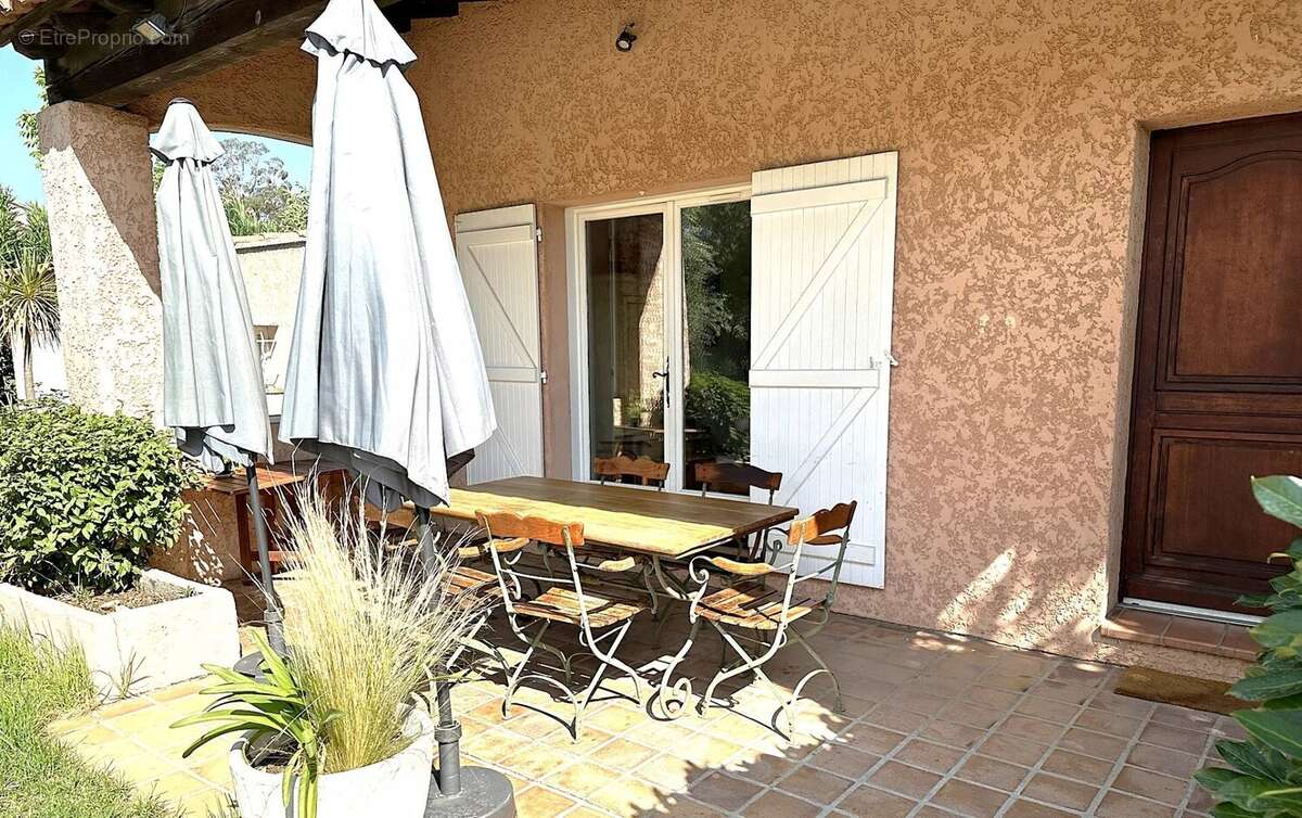 Maison à BORMES-LES-MIMOSAS