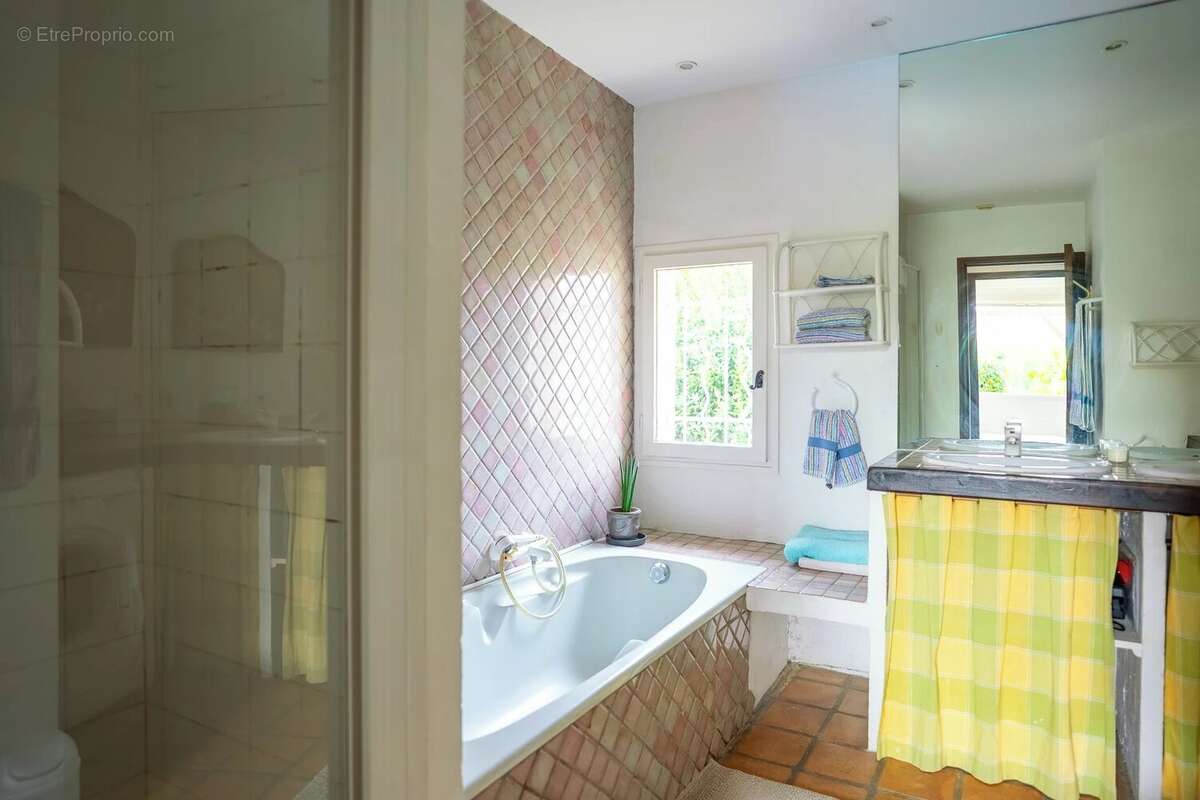 Maison à BORMES-LES-MIMOSAS