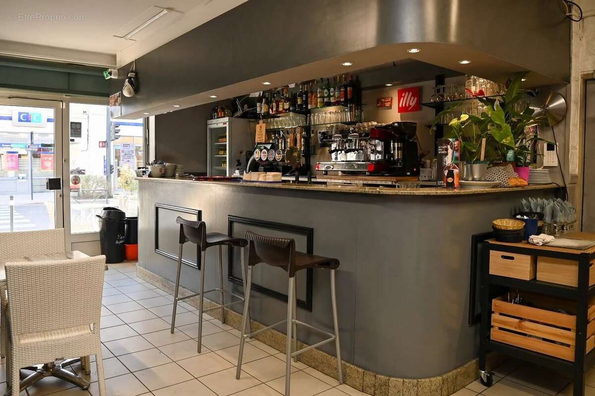 Commerce à LA LONDE-LES-MAURES