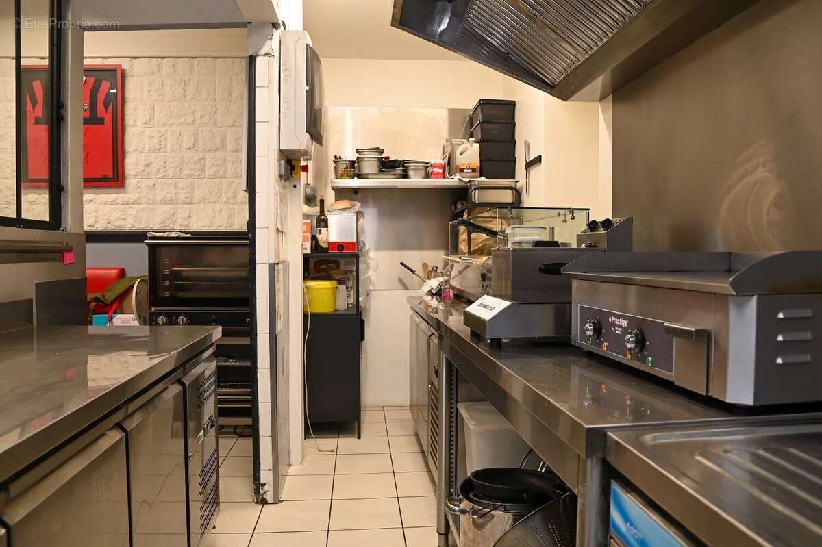 Commerce à LA LONDE-LES-MAURES