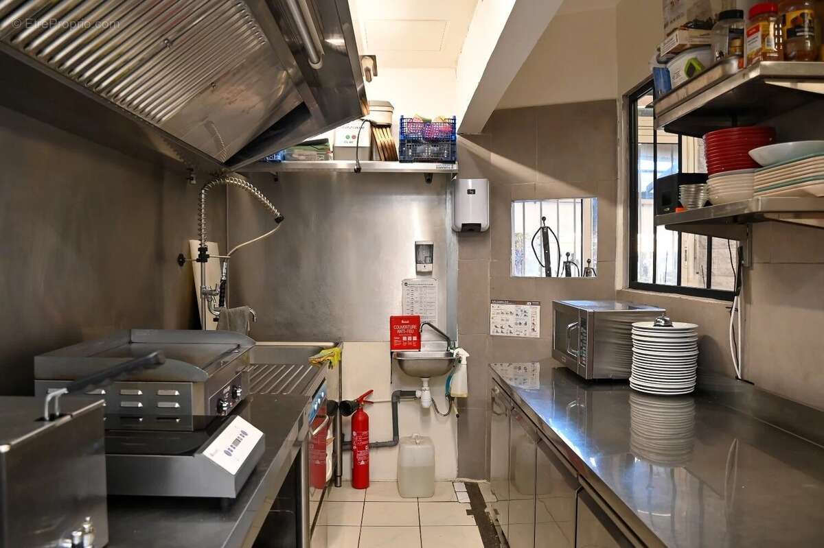 Commerce à LA LONDE-LES-MAURES