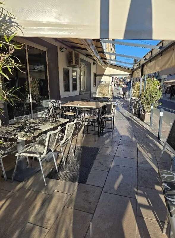 Commerce à LA LONDE-LES-MAURES