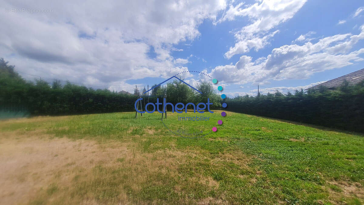 Maison à SAINT-HILAIRE-SOUS-CHARLIEU