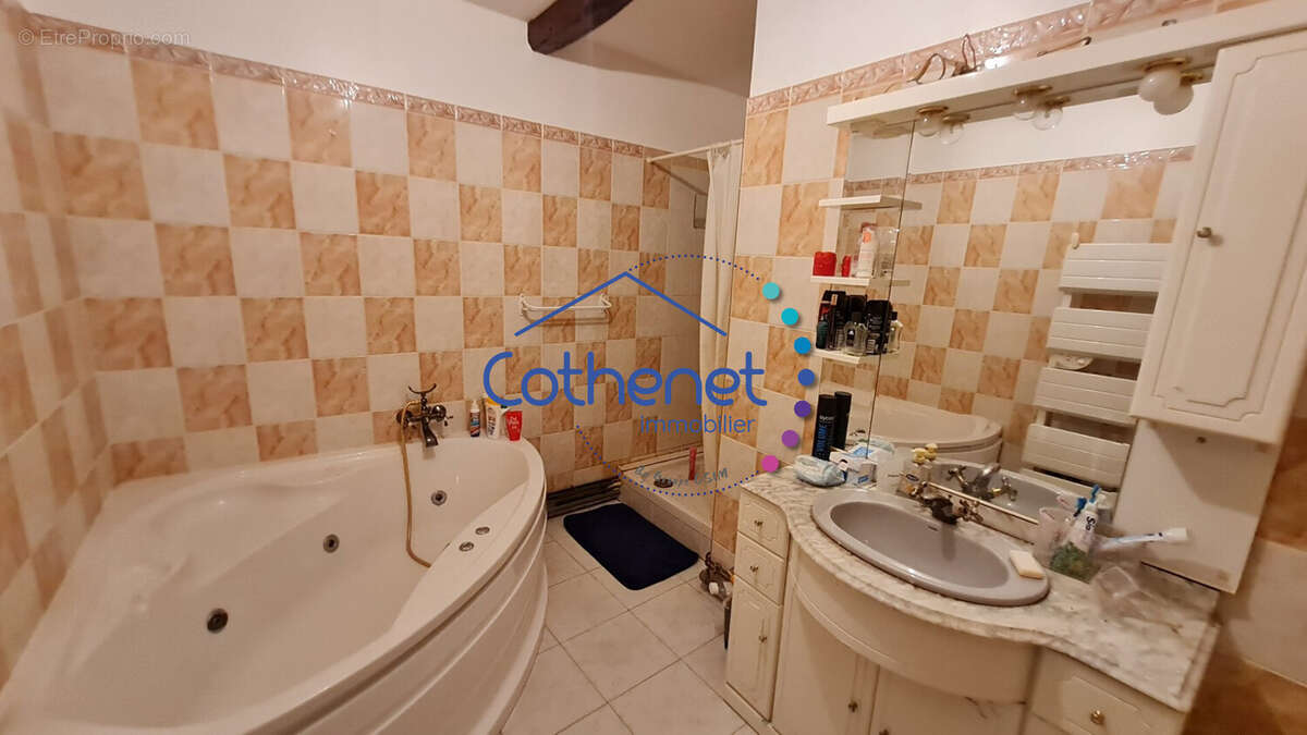 Maison à SAINT-HILAIRE-SOUS-CHARLIEU