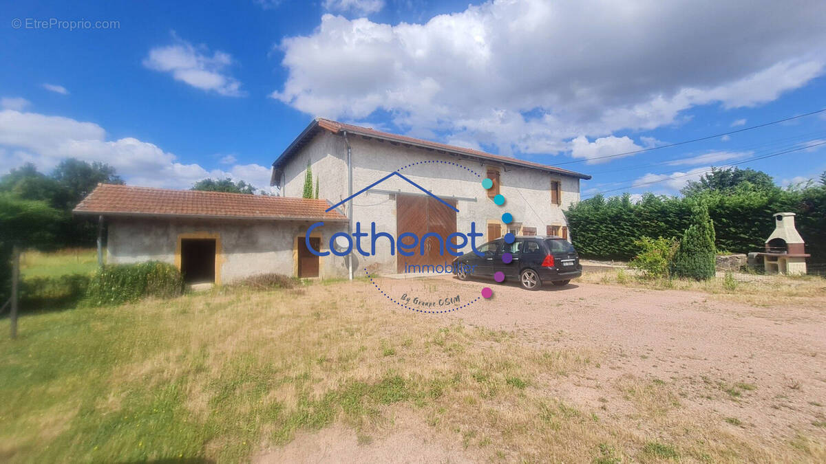 Maison à SAINT-HILAIRE-SOUS-CHARLIEU