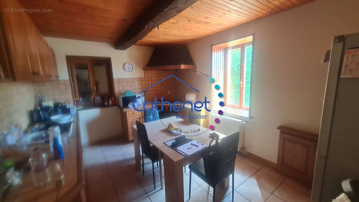 Maison à SAINT-HILAIRE-SOUS-CHARLIEU