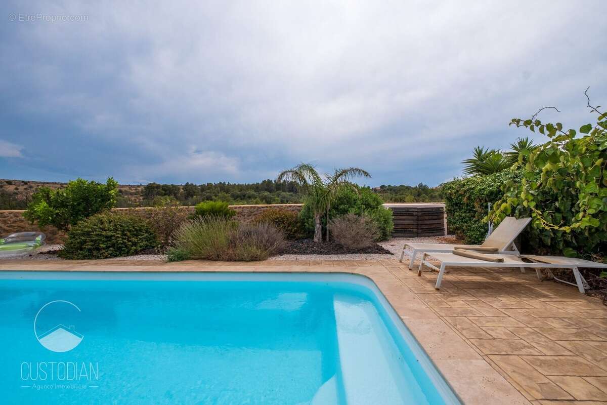 Maison à OPOUL-PERILLOS