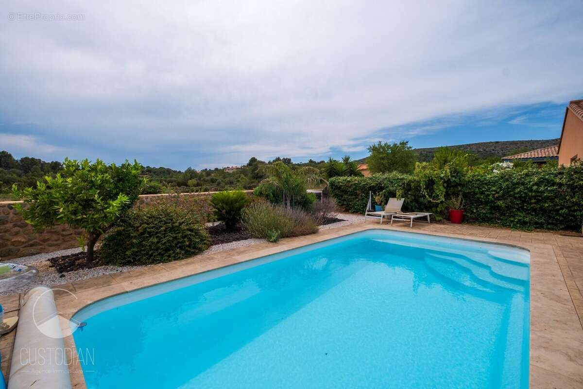 Maison à OPOUL-PERILLOS