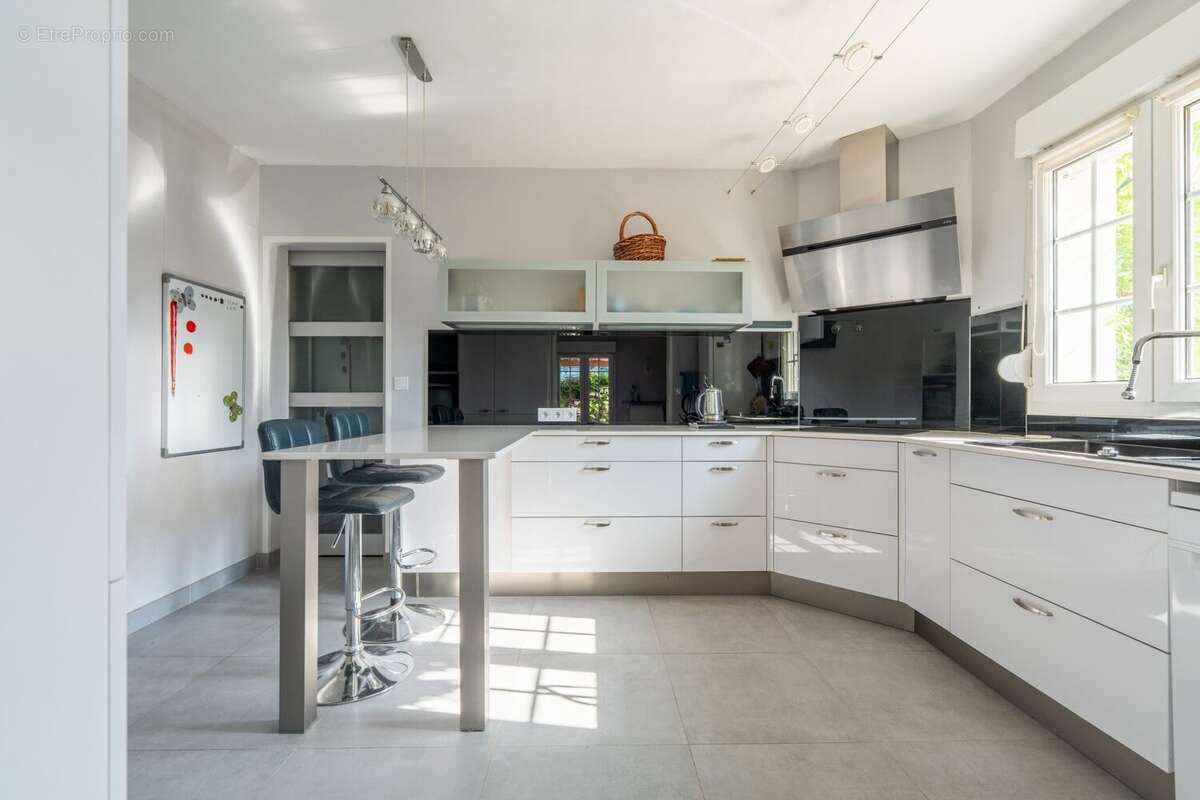 Cuisine Fonctionelle  - Maison à LUYNES