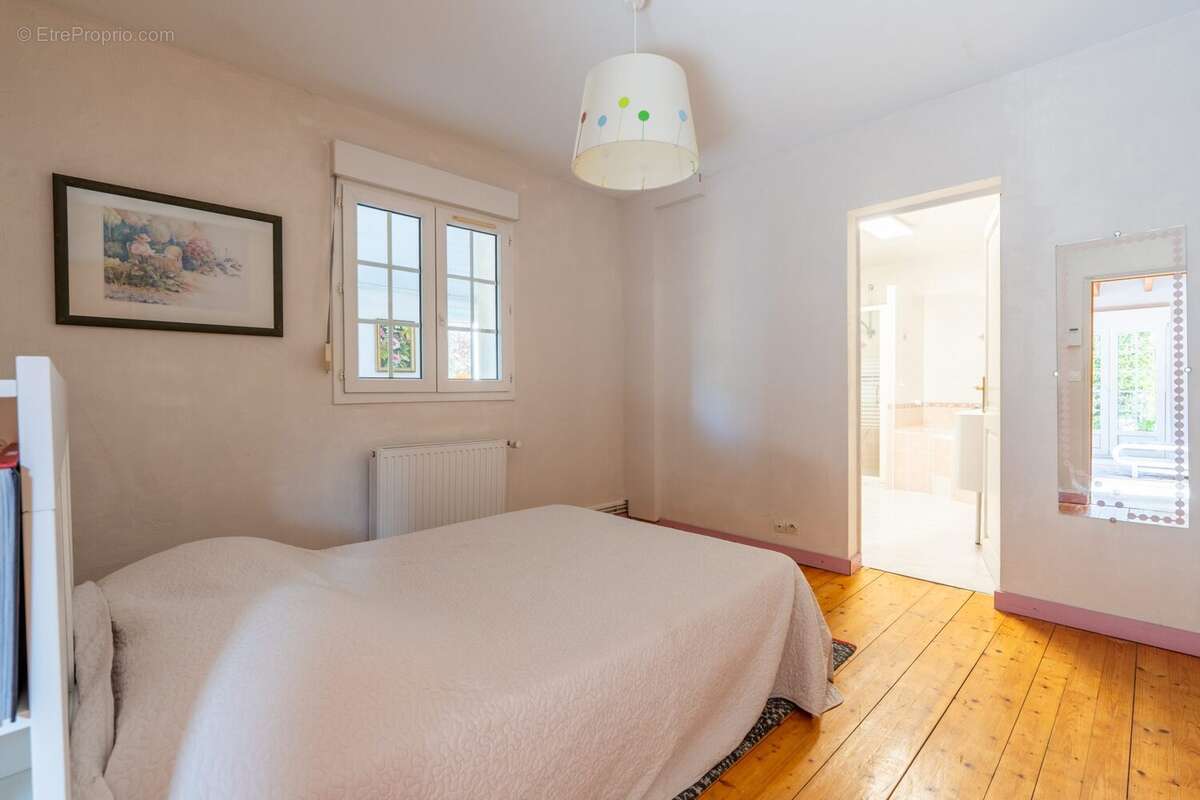 Suite parentale  - Maison à LUYNES