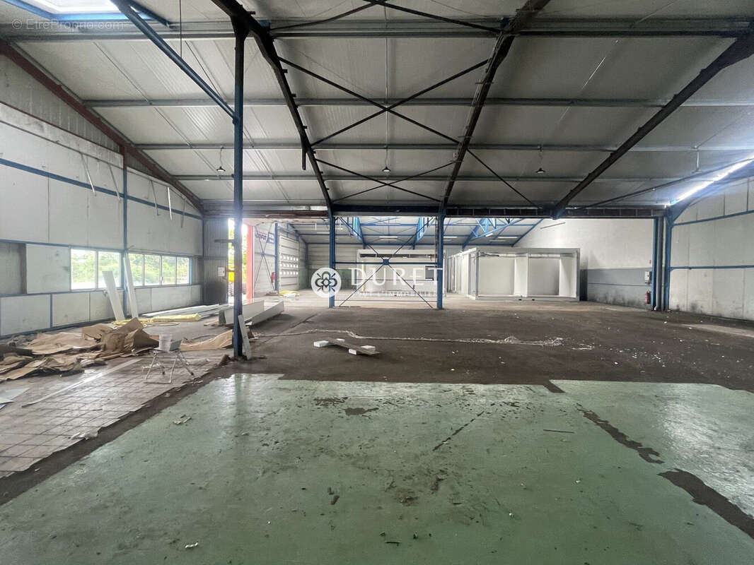 Commerce à FONTENAY-LE-COMTE