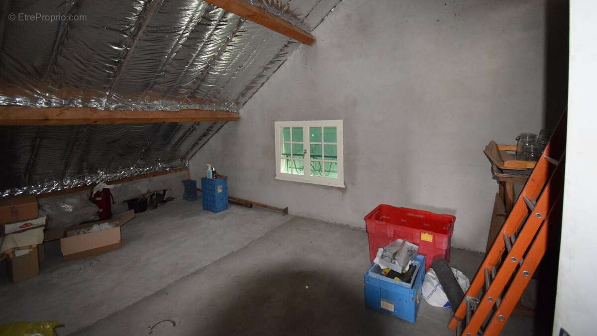 Maison à CREUZIER-LE-VIEUX