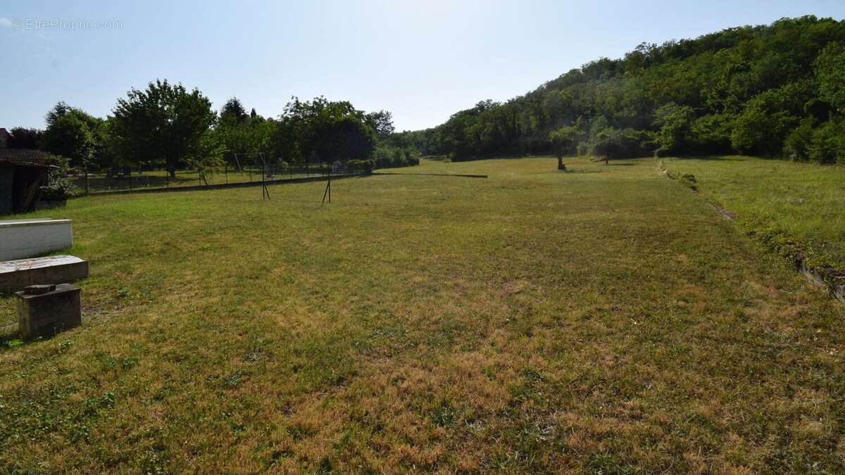 Maison à CREUZIER-LE-VIEUX