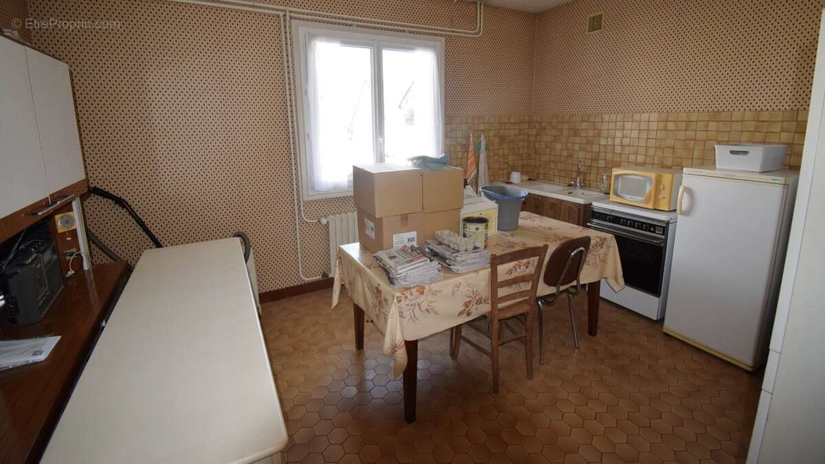 Maison à CREUZIER-LE-VIEUX