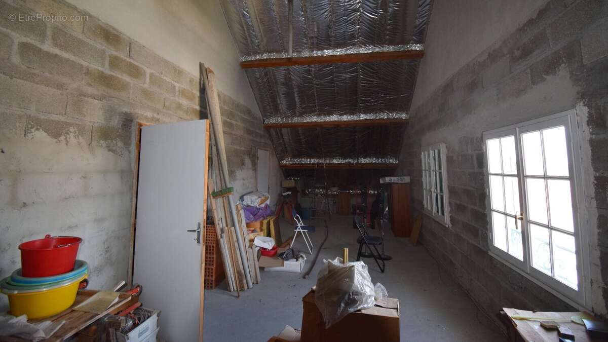 Maison à CREUZIER-LE-VIEUX