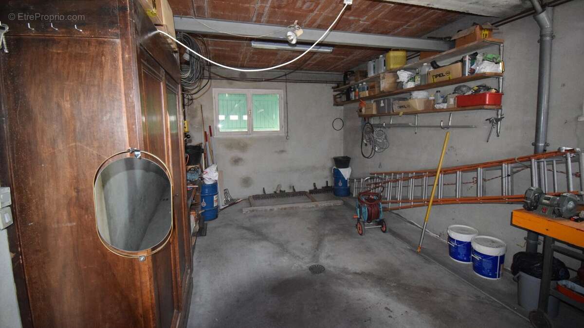 Maison à CREUZIER-LE-VIEUX