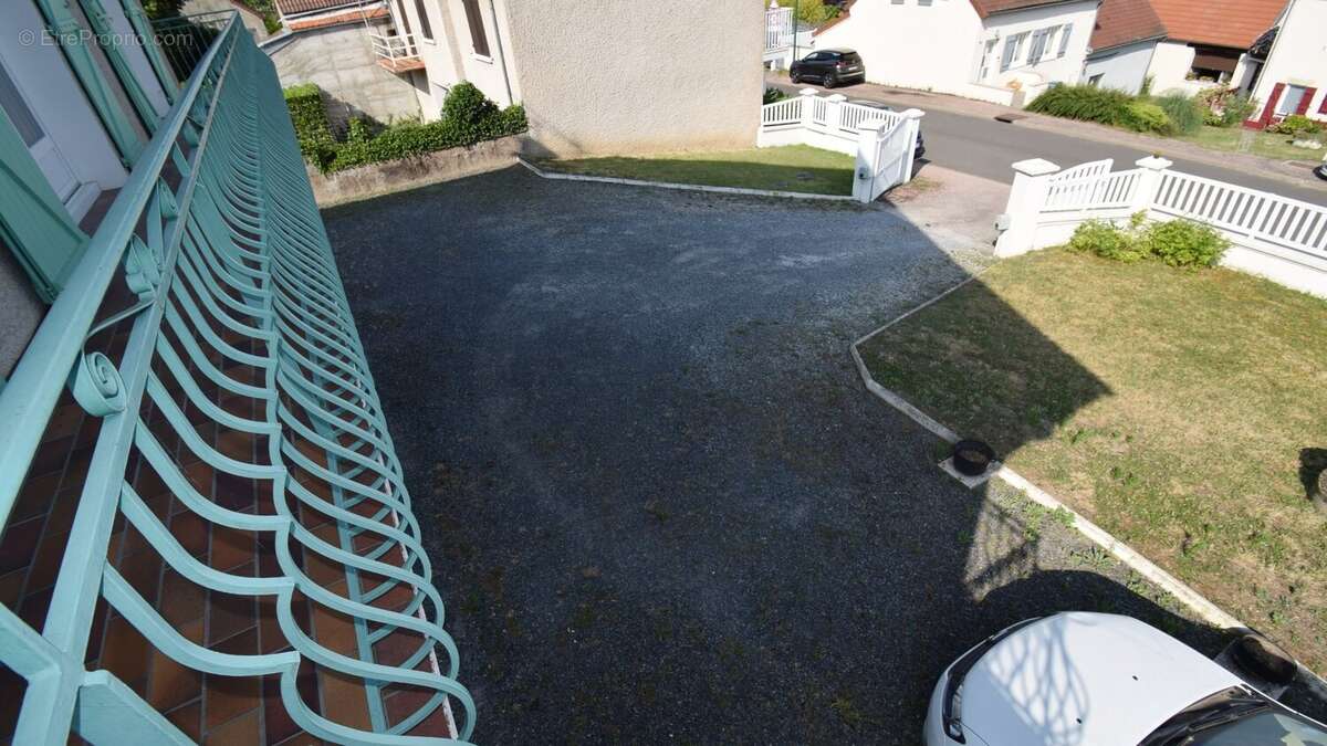 Maison à CREUZIER-LE-VIEUX