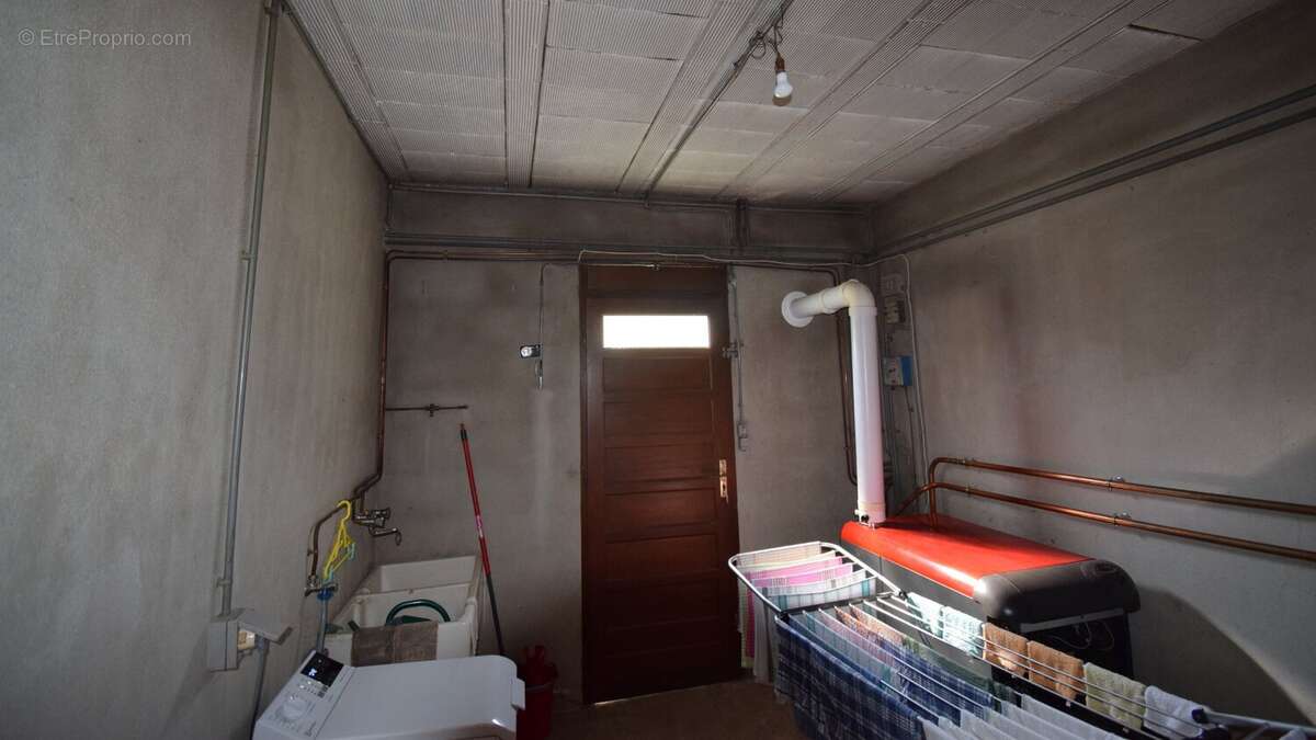 Maison à CREUZIER-LE-VIEUX