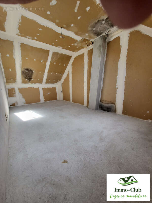 Maison à MONTIGNY-EN-MORVAN