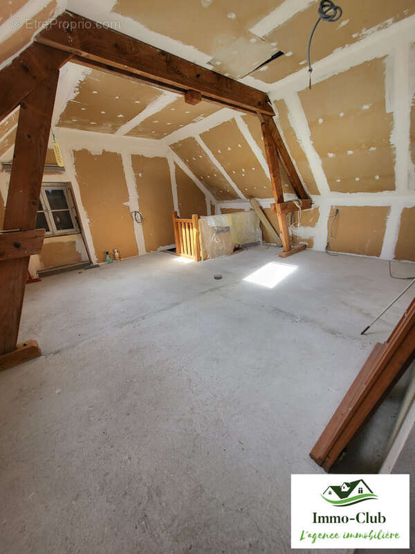 Maison à MONTIGNY-EN-MORVAN