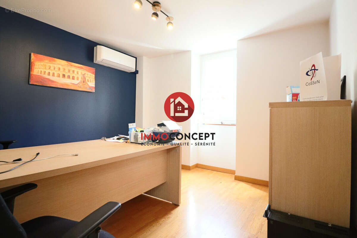 Maison à LAUDUN-L&#039;ARDOISE