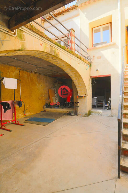 Maison à LAUDUN-L&#039;ARDOISE