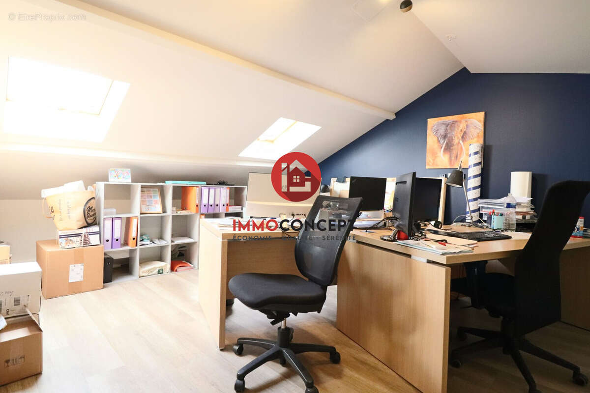 Maison à LAUDUN-L&#039;ARDOISE