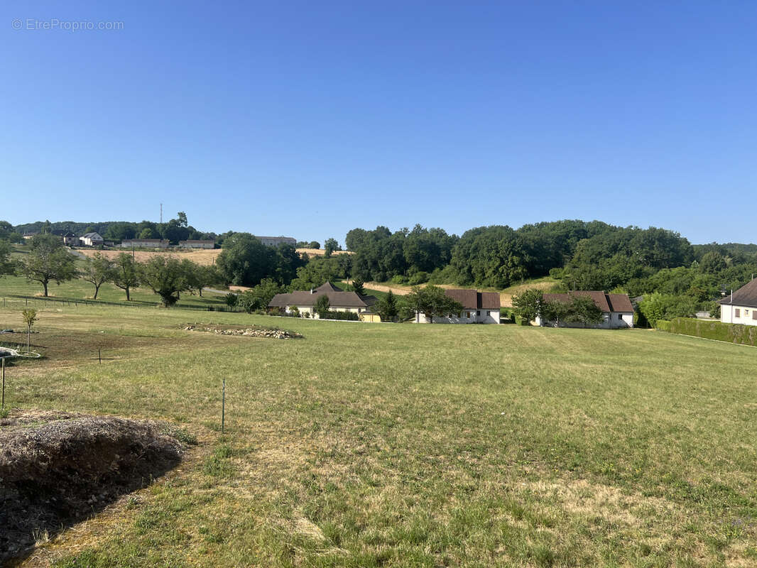 Terrain à TERRASSON-LAVILLEDIEU