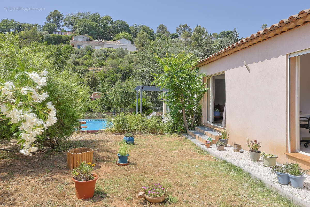 Maison à SOLLIES-TOUCAS