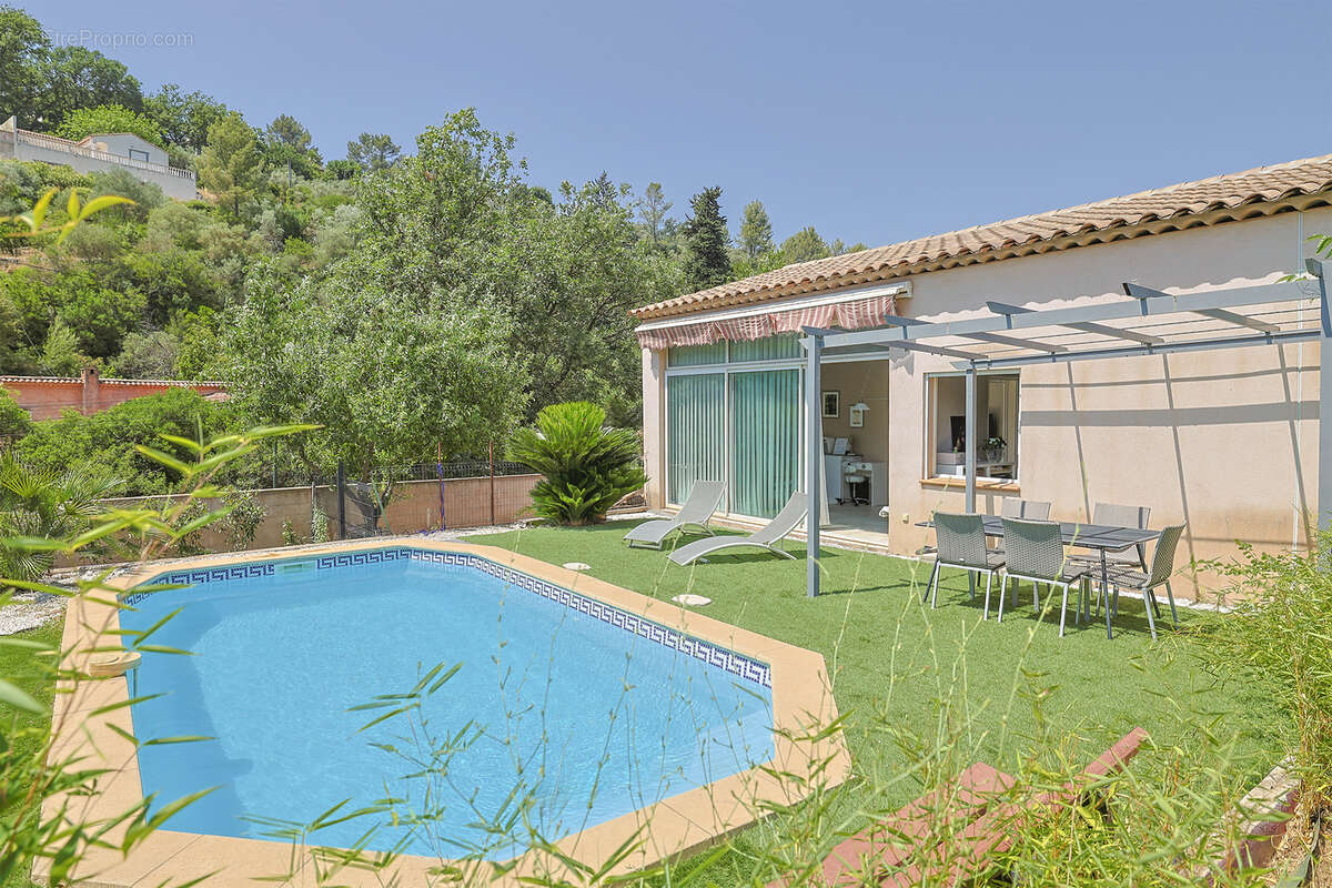 Maison à SOLLIES-TOUCAS