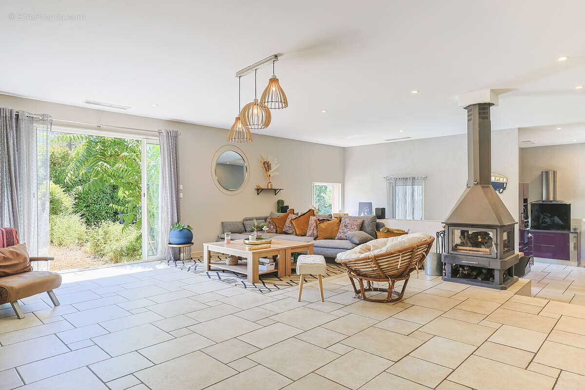 Maison à SOLLIES-TOUCAS