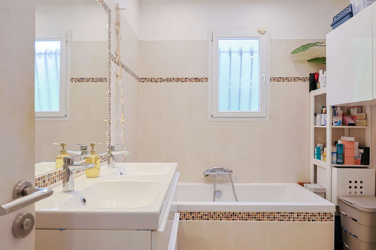 Maison à SOLLIES-TOUCAS