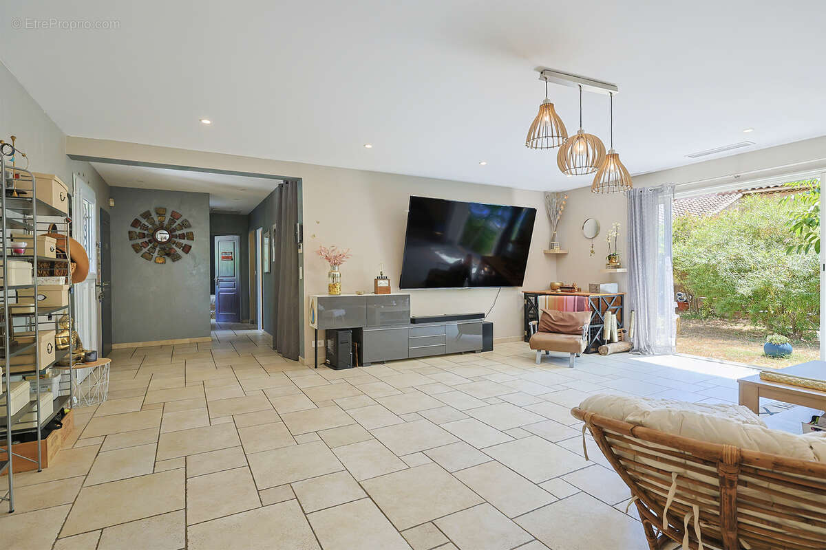 Maison à SOLLIES-TOUCAS