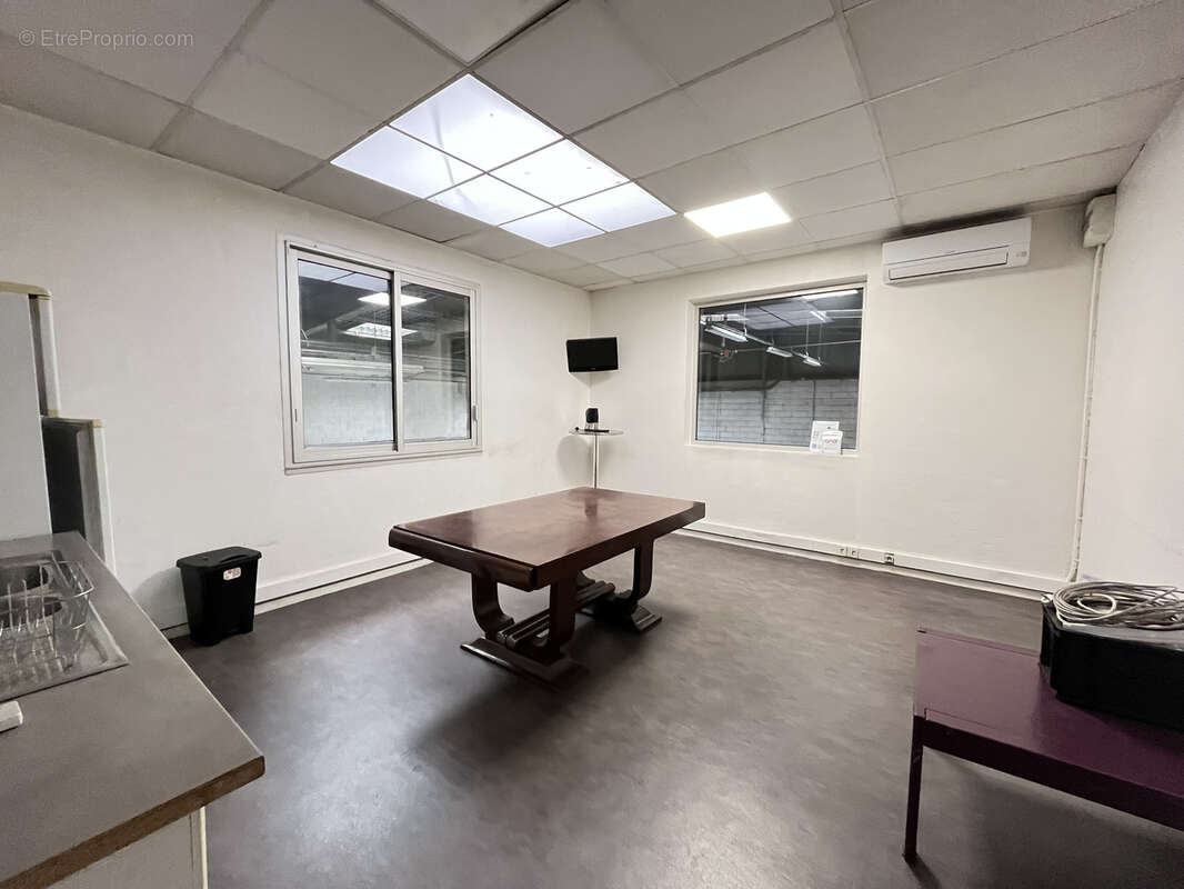 Commerce à SAINT-PRIEST