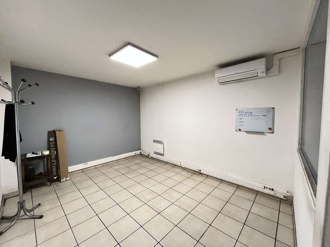 Commerce à SAINT-PRIEST