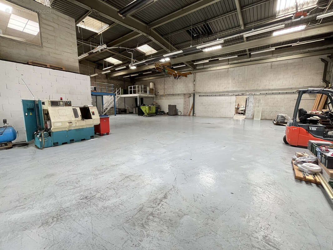 Commerce à SAINT-PRIEST