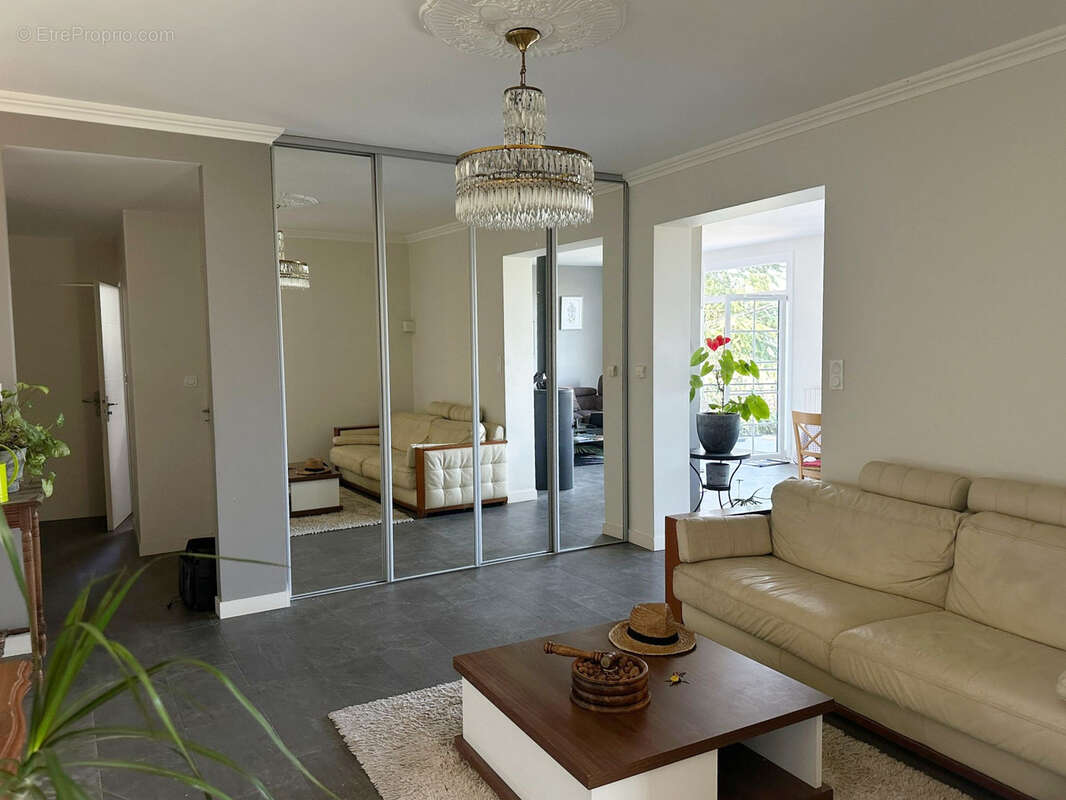 Maison à CHINDRIEUX