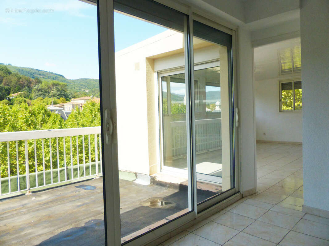 Appartement à LAMALOU-LES-BAINS