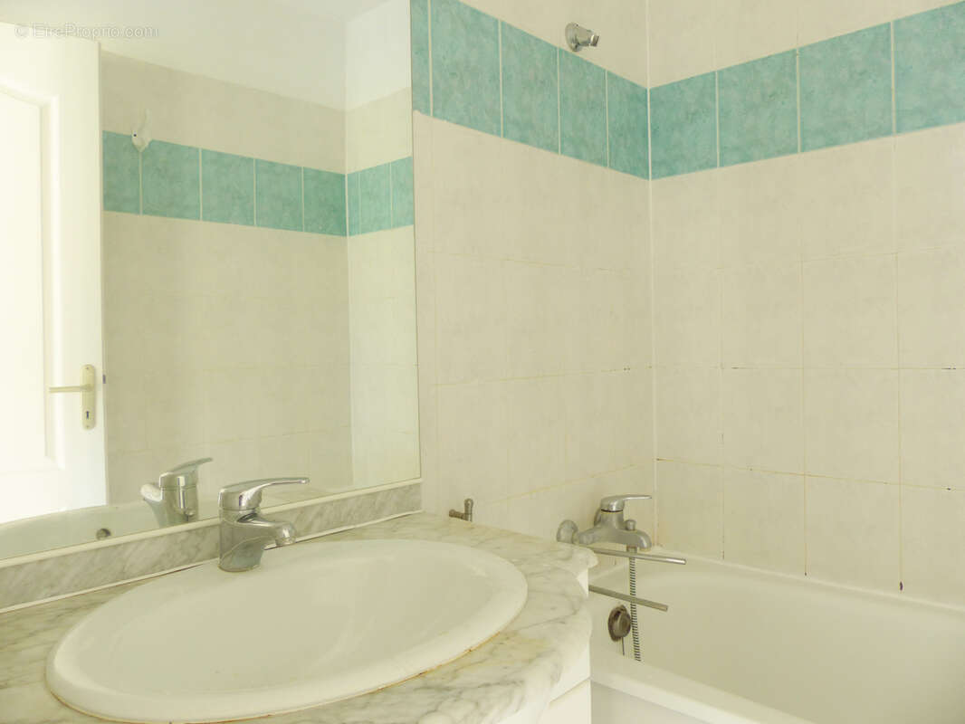 Appartement à LAMALOU-LES-BAINS