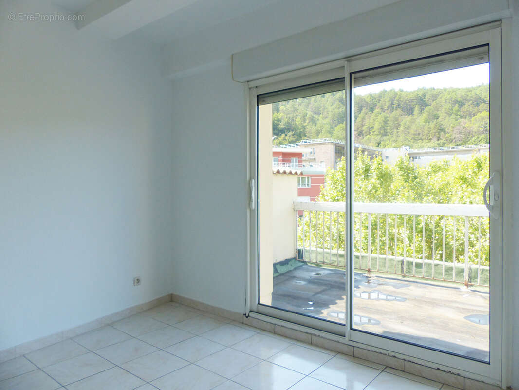 Appartement à LAMALOU-LES-BAINS