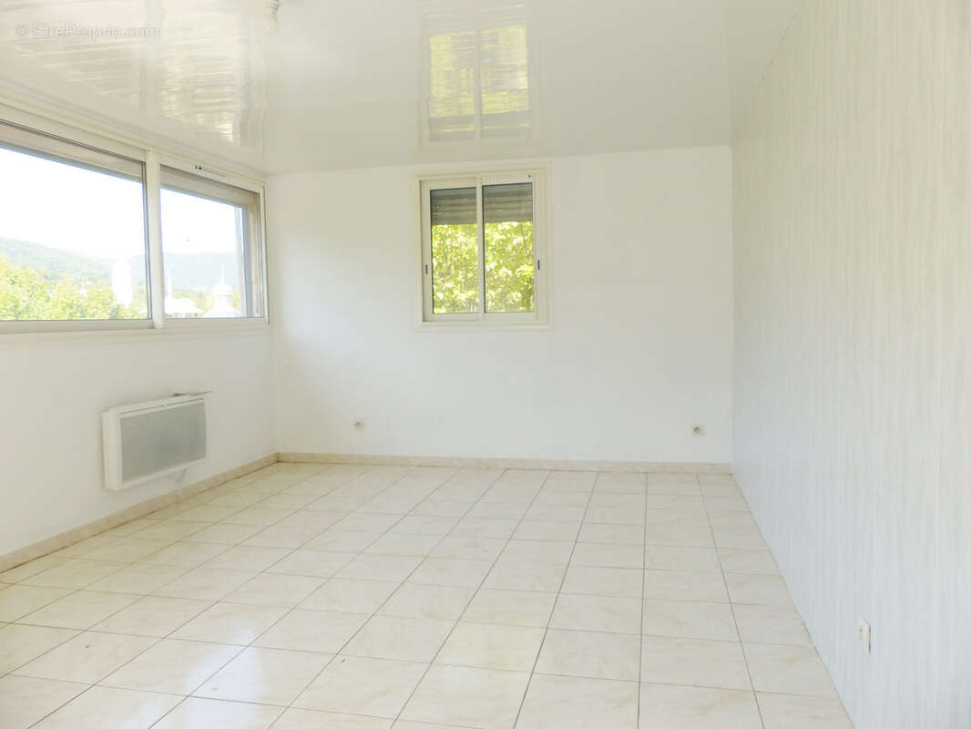 Appartement à LAMALOU-LES-BAINS