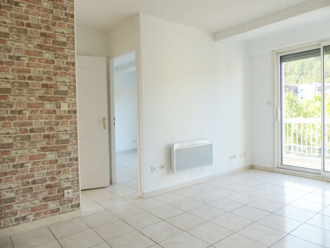 Appartement à LAMALOU-LES-BAINS