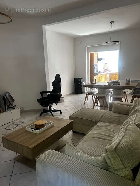 Maison à QUIEVRECHAIN