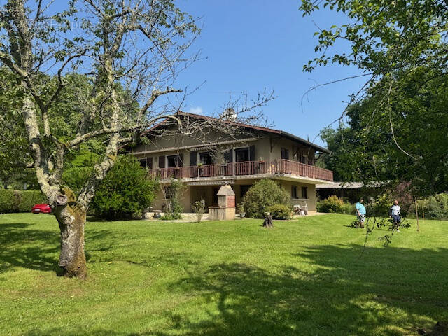 Maison à ARNAUD-GUILHEM